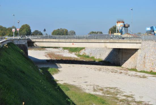 Ponte sul fiume Versilia