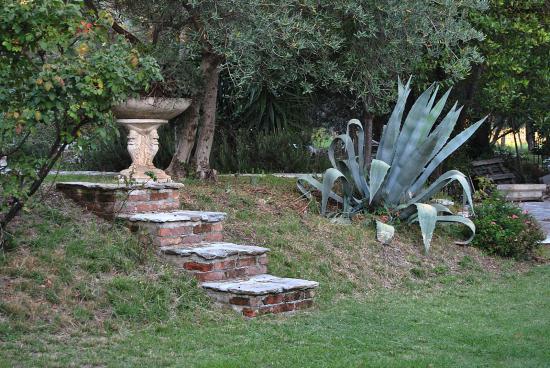 Villa Bagni Amadei, giardino anteriore alla facciata